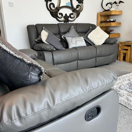 Stunning Beach Front House - Sleeps 6 Pwllheli Eksteriør billede