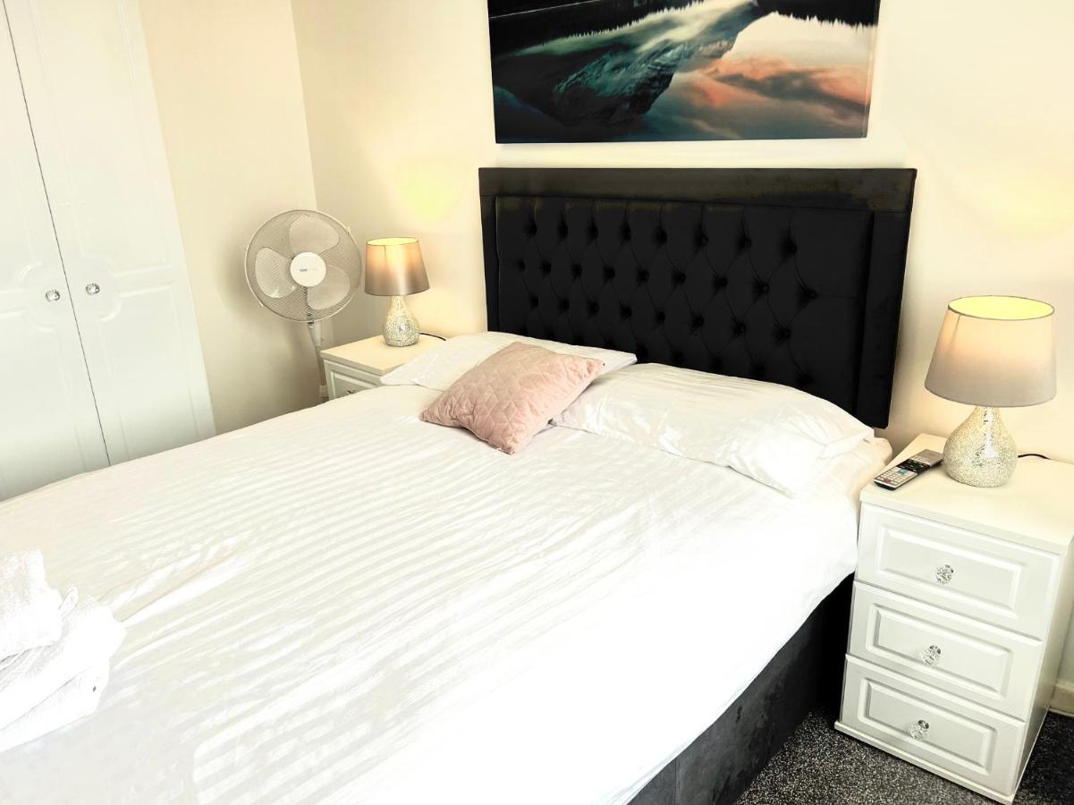 Stunning Beach Front House - Sleeps 6 Pwllheli Eksteriør billede