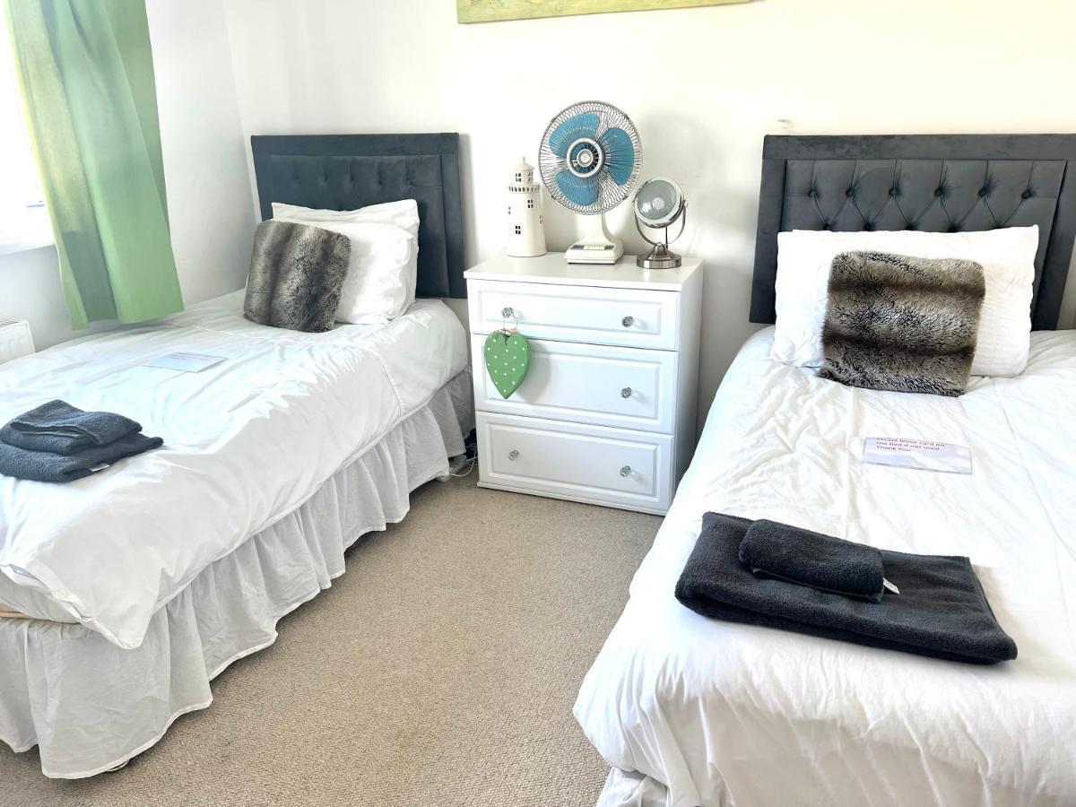 Stunning Beach Front House - Sleeps 6 Pwllheli Eksteriør billede