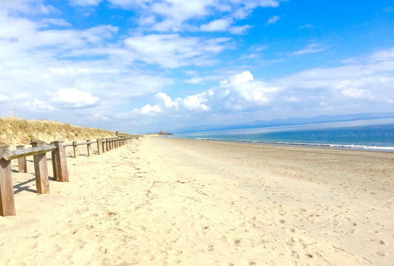 Stunning Beach Front House - Sleeps 6 Pwllheli Eksteriør billede